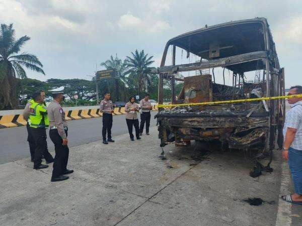 Bus Rombongan Siswa SD Terbakar di Tol Jakarta–Cikampek, Seluruh Penumpang Selamat