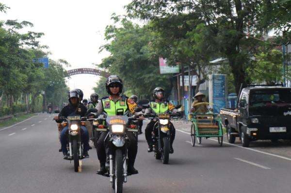 Kapolres Lakukan Patroli Jalur Mudik Lebaran di Jalan Nasional Bojonegoro-Babat Kapolres Lakukan Patroli Jalur Mudik Lebaran di Jalan Nasional Bojonegoro-Babat