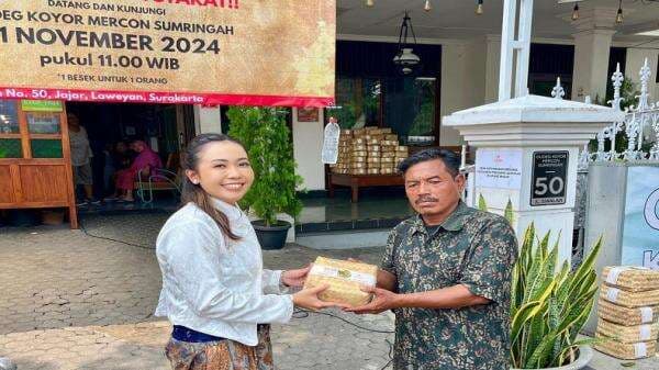 Wujud Rasa Syukur, Pengusaha Kuliner di Solo Bagikan Ratusan Gudeg Besek Gratis