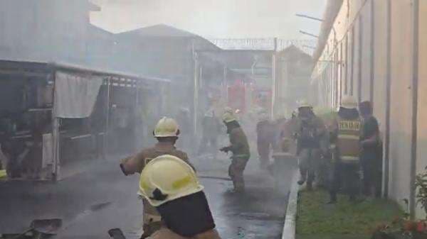 RS Pengayoman Cipinang Jaktim Terbakar, Asap Hitam Membubung