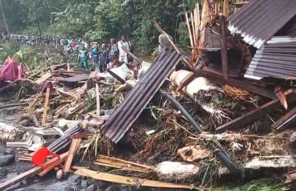 Tim SAR Gunakan Drone Thermal Cari 3 Korban Banjir Nagekeo NTT