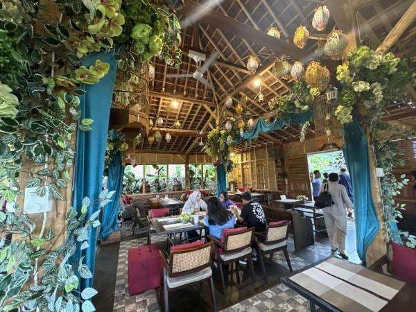 Tempat Makan Lesehan di Sentul, yang Begini  Adem Bikin Betah!