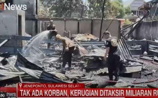 Kebakaran Hanguskan 5 Rumah di Jeneponto, Puluhan Ternak Terpanggang