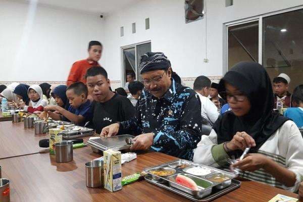 7 Siswa Sekolah Rakyat Sakit, Mensos: Bisa Jadi Belum Terbiasa Pola Makan Sehat Tiga Kali Sehari