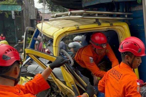 Kecelakaan Maut di Pantura Semarang-Kendal, Sopir Truk Tewas Terjepit Kabin Kendaraan