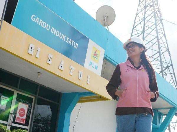 Unik! Srikandi PLN Terjun Langsung Bangun Infrastruktur Listrik di Kalimantan Selatan