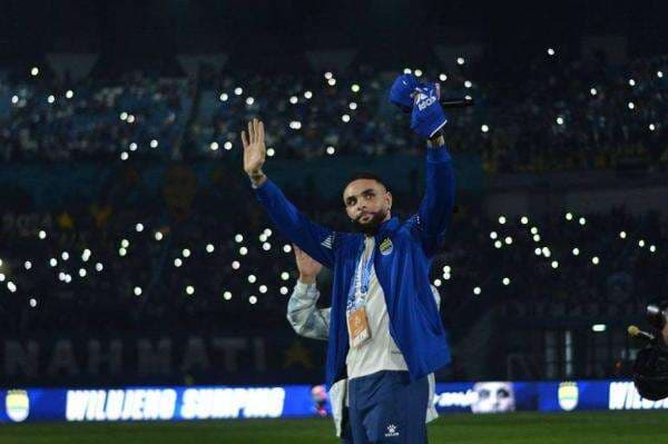 Layvin Kurzawa Terharu Gabung Persib, Istri Menangis Saat Nama Sang Pemain Bergema di GBLA