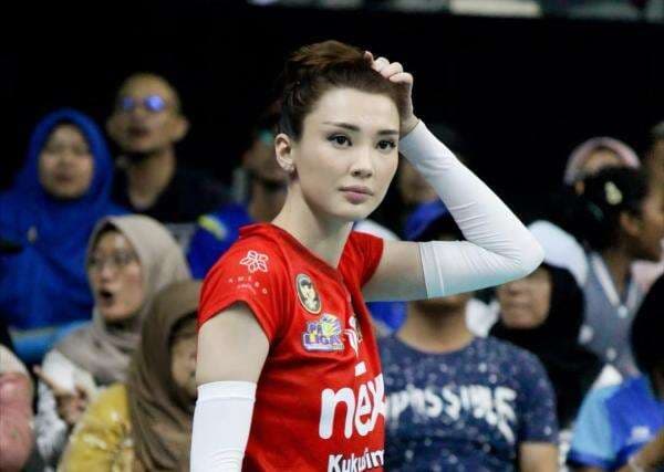 Kisah Haru Sabina Altynbekova, Pevoli Muslim Supercantik yang Wujudkan Mimpinya Main di Indonesia