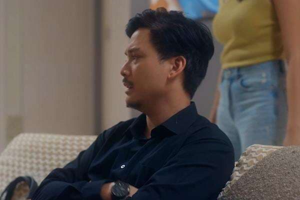 Baskara Mahendra Keciduk Liburan Bareng Selingkuhan di Eps 5 Series Catatan Hati Seorang Istri VISION+ Baskara Mahendra Keciduk Liburan Bareng Selingkuhan di Eps 5 Series Catatan Hati Seorang Istri VISION+