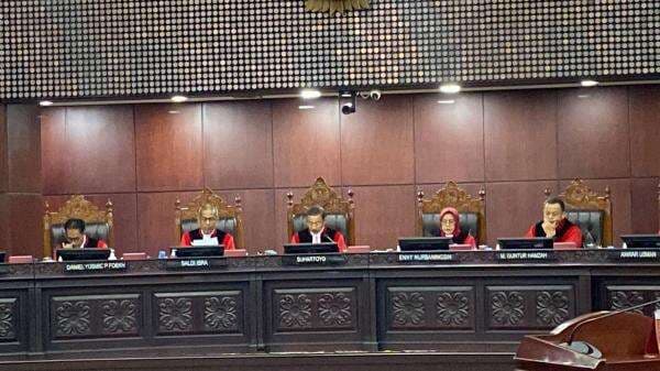 MK Tolak Gugatan Bonatua soal Ijazah Capres-Cawapres Wajib Diautentifikasi Faktual