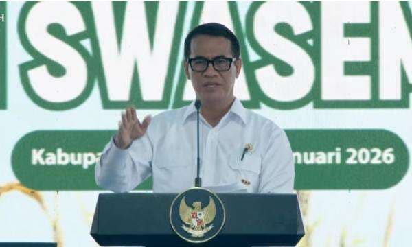 Mentan Copot 192 Pejabat dan Cabut 2.300 Izin Gegara Permainkan Harga Pupuk