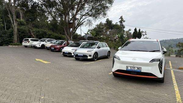 Tips Berkendara Mobil Listrik agar Hemat Baterai