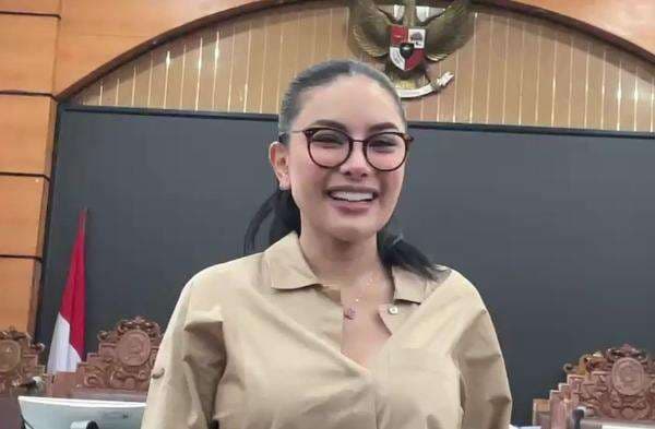 Jelang Vonis, Nikita Mirzani 100 Yakin Bebas dari Kasus Dugaan Pemerasan dan TPPU dan Minta Doa! Jelang Vonis, Nikita Mirzani 100 Yakin Bebas dari Kasus Dugaan Pemerasan dan TPPU dan Minta Doa!