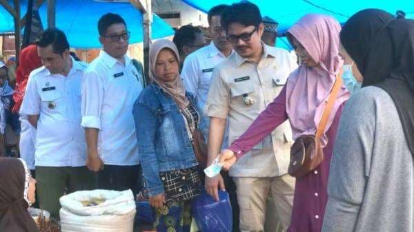 Bupati Koltim Pastikan Ketersediaan dan Stabilitas Harga Bahan Pokok di Pasar Ladongi