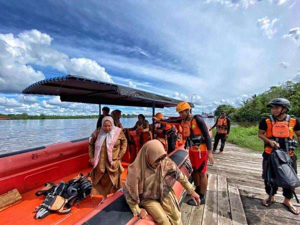 Kapal Rombongan Guru Alami Mati Mesin di Sungai Mentaya Sampit, Seluruh Penumpang Selamat