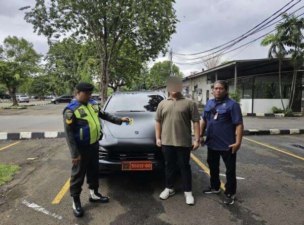 Ini Harga dan Spesifikasi Mobil Porsche Cayenne yang Pakai Pelat Kemhan di Lanud Halim