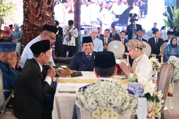 Momen Prabowo Meneteskan Air Mata saat Jadi Saksi Nikah Sespri Presiden