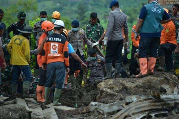Kolaborasi Relawan dan Aparat Negara Percepat Penanganan Bencana Sumatera