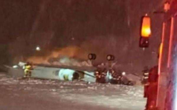 Pesawat Jet Pribadi Bawa 8 Orang Jatuh di Bandara AS