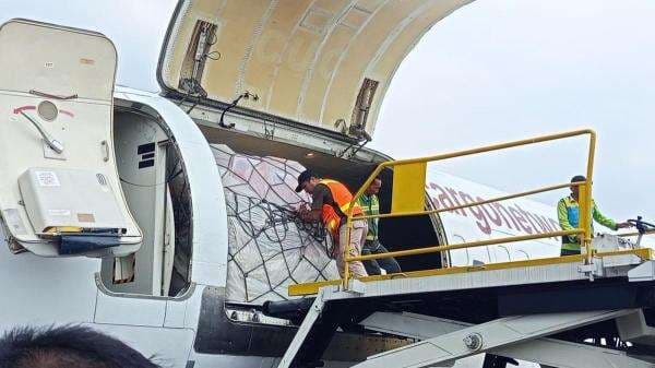 DPR Kirim Bantuan untuk Korban Banjir Sumatera, Diantar Langsung oleh Wakil Ketua DPR Kirim Bantuan untuk Korban Banjir Sumatera, Diantar Langsung oleh Wakil Ketua