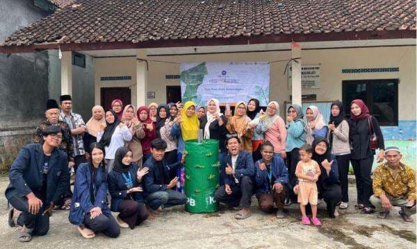 Mahasiswa KKN-T IPB University Perkenalkan Edible Garden Tower di Desa Pasuruhan, Banjarnegara