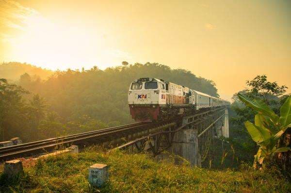 Jadwal dan Tarif Terbaru KA Semarang - Surabaya per Februari 2025