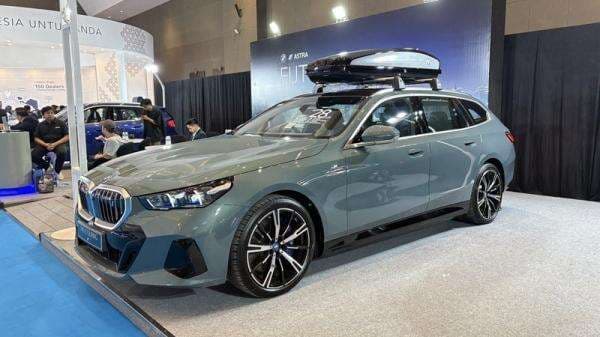 Mobil Listrik BMW i5 Touring Jadi Mobil Termahal di PEVS 2025, Harganya Capai Rp2,2 Miliar