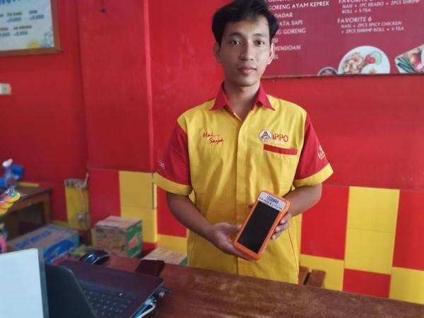 Tinggal Scan, QRIS BRI Bikin Pembayaran di Kedai Ayam Goreng Ini Jadi Lebih Praktis