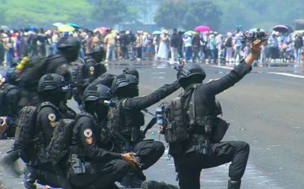 TNI Pamer Drone Kamikaze di Hadapan Prabowo, Bisa Hancurkan Sasaran Cepat dan Akurat