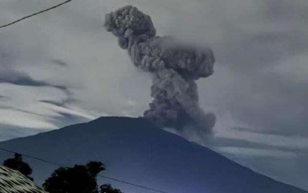 Gunung Marapi Meletus Hebat, Warga Dengar Suara Dentuman