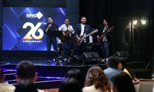 Hary Tanoesoedibjo Nyanyikan Nothing's Gonna Change My Love For You di HUT ke-26 MNC Kapital (BCAP)