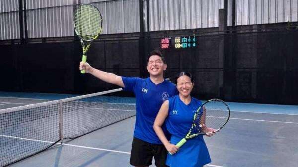 Bukan Makan Romantis, Yura Yunita dan Donne Maulana Rayakan Pernikahan Main Tenis Bukan Makan Romantis, Yura Yunita dan Donne Maulana Rayakan Pernikahan Main Tenis