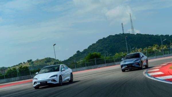 Menjajal 2 Mobil Listrik Bertenaga Buas BYD Seal dan Sealion 7 di Sirkuit Mandalika, Begini Performanya