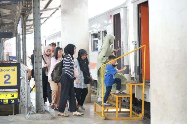 KAI Layani 33 Ribu Penumpang selama Libur Panjang Paskah 2025