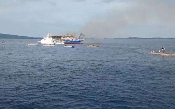 KM Barcelona 5 Terbakar di Perairan Pulau Talise, Penumpang Berhamburan ke Laut