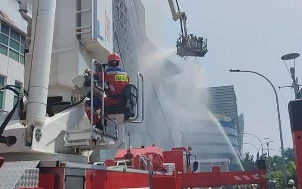 Ruko Mangga Dua Square Terbakar, Kerugian Capai Rp200 Miliar