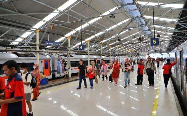 Wisata Edukasi, Siswa Diajarkan Tata Krama Lewat Perjalanan Naik Kereta Api