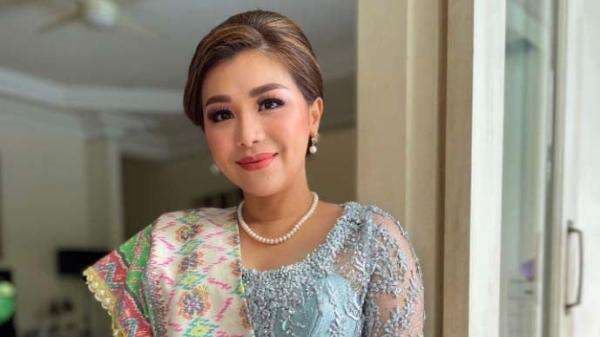 Memutuskan Pindah Agama di Usia 20 Tahun, Istri Choky Sitohang Ngaku Lelah Jalani Rutinitas sebagai Pramugari Memutuskan Pindah Agama di Usia 20 Tahun, Istri Choky Sitohang Ngaku Lelah Jalani Rutinitas sebagai Pramugari