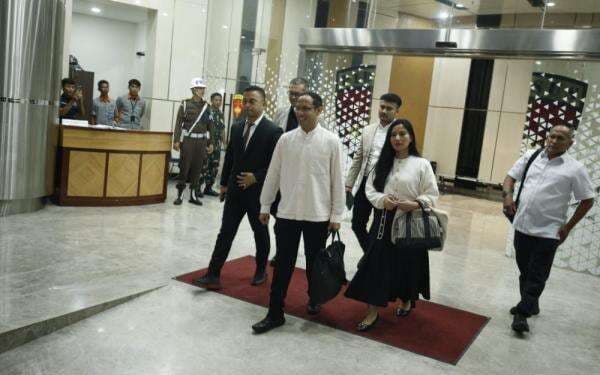 Diperiksa Sembilan Jam, Nadiem Makarim Akhirnya Keluar dari Gedung Kejagung Diperiksa Sembilan Jam, Nadiem Makarim Akhirnya Keluar dari Gedung Kejagung