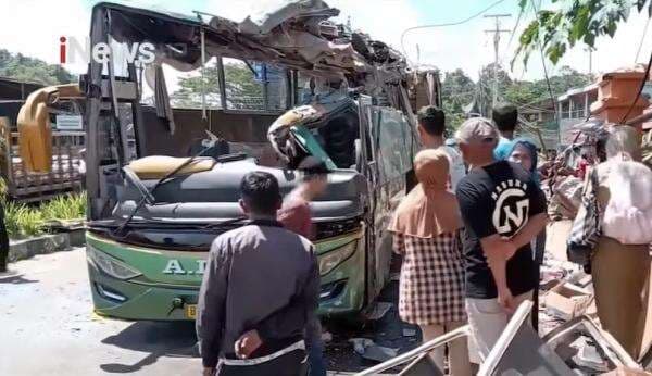Langgar Aturan, Kemenhub Bakal Tindak Tegas PO Bus ALS Tewaskan 12 Penumpang Langgar Aturan, Kemenhub Bakal Tindak Tegas PO Bus ALS Tewaskan 12 Penumpang