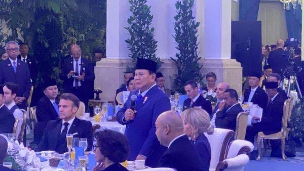Prabowo Angkat Gelas dan Bersulang untuk Macron saat Gala Dinner di Istana