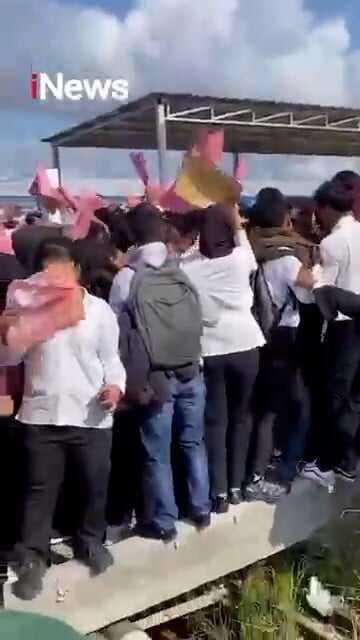 Rekrutmen Perusahaan di Batam Chaos, Pelamar Sampai Jatuh ke Selokan