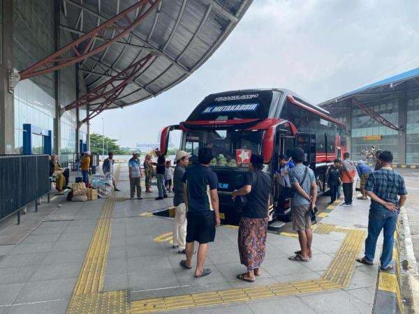 Ada WFA, Jumlah Pemudik saat Arus Balik di Terminal Jakarta Turun 22 Persen