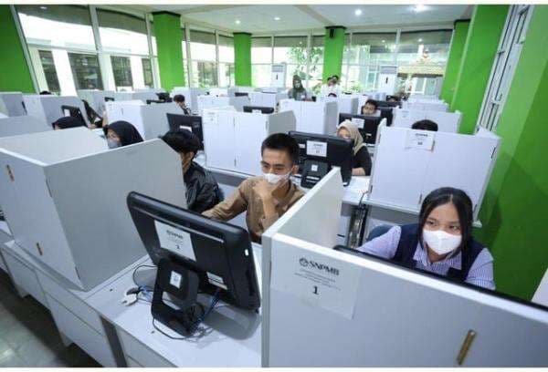 UTBK SNBT 2025 Dimulai Hari Ini, 860.976 Peserta Perebutkan 259.564 Kursi PTN