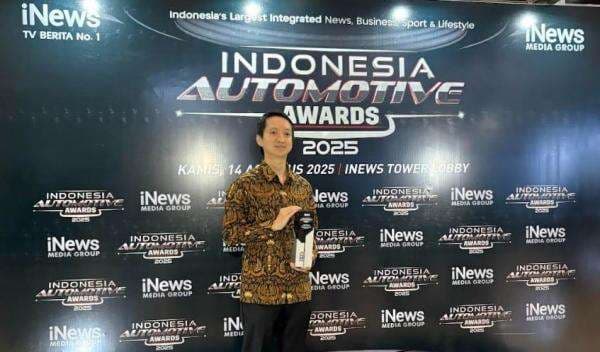 Pionir Mobil Listrik, Wuling Air ev Dinobatkan Inspiring Green Mobility di Indonesia Automotive Awards 2025