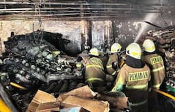 Ruko Kain di Fatmawati Terbakar, 16 Mobil Pemadam Dikerahkan