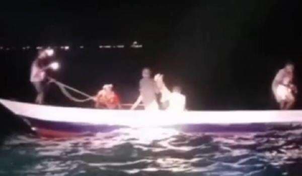 Tragis! Ayah dan Anak Tewas usai Perahu Terbalik Dihantam Ombak 3 Meter di Buton