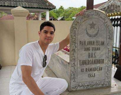 Al Ghazali Nyekar ke Makam HOS Tjokroaminoto di Hari Pahlawan, Kakek Buyut Maia Estianty