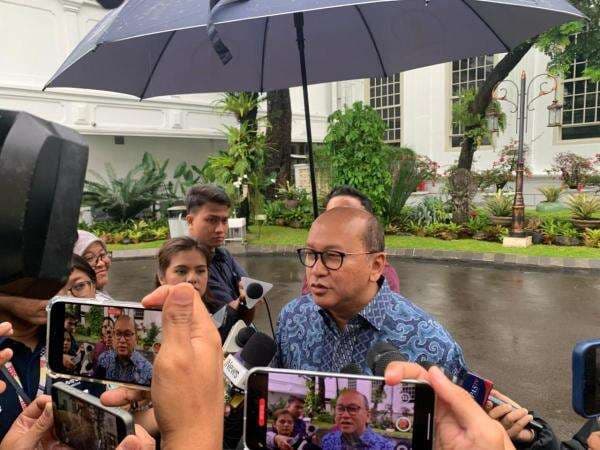 Prabowo Makan Siang dengan Michael Bloomberg di Istana, Dihadiri Rosan hingga Bahlil