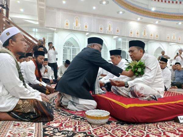 MPU Pijay Peusijuk Nyak Syi dan Nyak Hasan,Majelis Taklim Islamic Center At Taqarrub di Resmikan MPU Pijay Peusijuk Nyak Syi dan Nyak Hasan,Majelis Taklim Islamic Center At Taqarrub di Resmikan